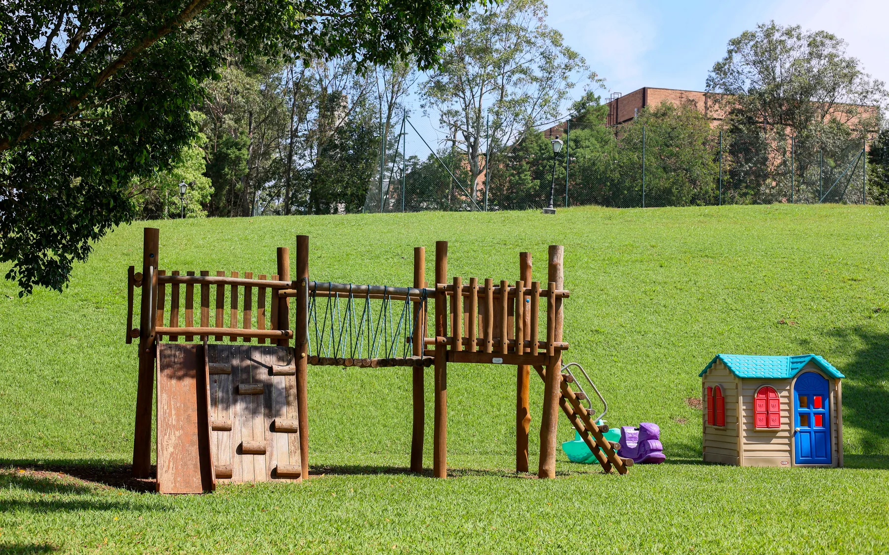 Área verde e espaço ao ar livre do resort